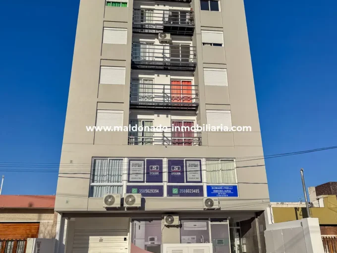 1- Edificio con departamentos en alquiler sobre Maipú 1045, Río Cuarto.