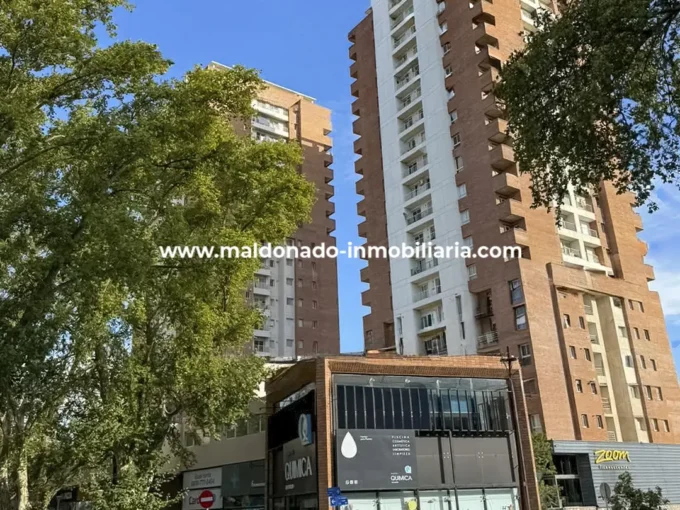 Frente de Torres Uru Curé donde se encuentra el departamento de 2 dormitorios en venta en Río Cuarto.