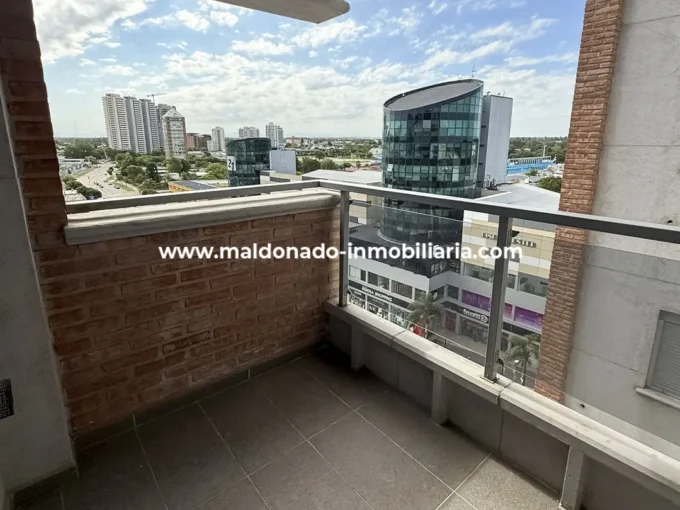 Balcón al frente de departamento en venta en Edificio Michelangelo Río Cuarto.