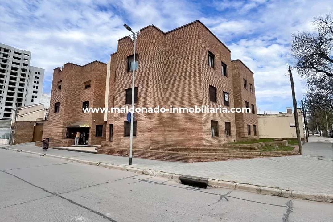 1-maldonado-inmobiliaria-alquiler-departamento-2-dormitorios-25-mayo-las-heras-rio-cuarto-frente-edificio