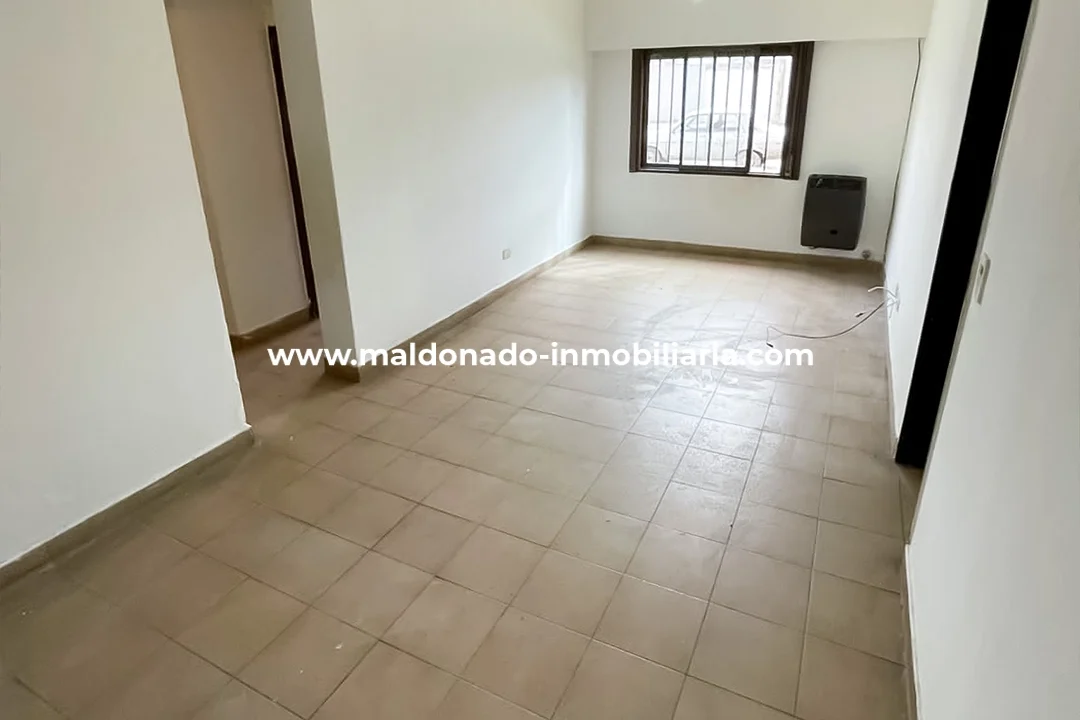 2-maldonado-inmobiliaria-alquiler-departamento-2-dormitorios-25-mayo-las-heras-rio-cuarto-living-comedor
