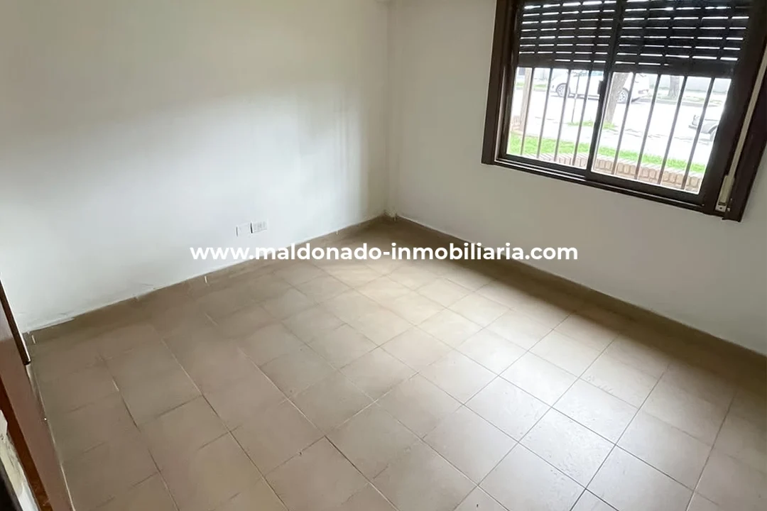 4-maldonado-inmobiliaria-alquiler-departamento-2-dormitorios-25-mayo-las-heras-rio-cuarto-primer-dormitorio